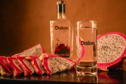 Drakon Triple Destilado es un licor a base de pitahaya.