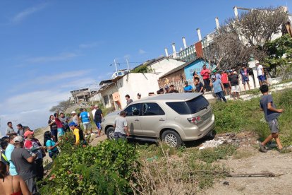 Así quedó el auto en que asesinaron al 'Gato' Loor en Jaramijó.