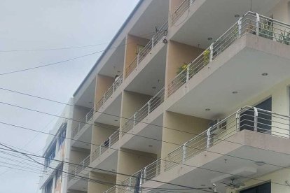 En este edificio ocurrieron los hechos que investiga la policía.