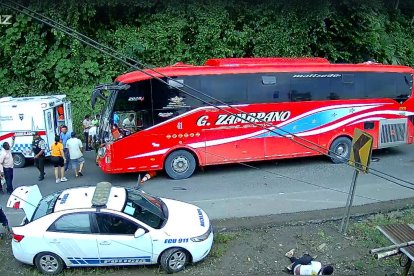 El hecho quedó grabado en una cámara de seguridad