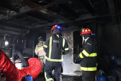 La alerta se generó a las 02:50 y fue reportada al ECU-911, para que se coordine la asistencia de los bomberos. Hubo gran cantidad de humo.