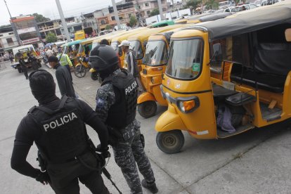 Las tricimotos fueron llevadas a una unidad policial y luego fueron retiradas en grúas.