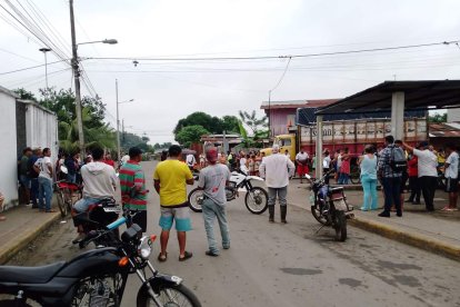 Agentes policiales acordonaron la zona y recogieron indicios balísticos.