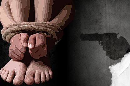 A las dos víctimas las encontraron con ataduras en las manos y en los pies.