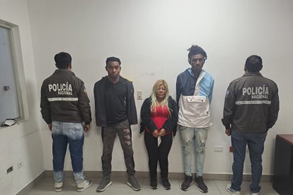 Los tres sospechosos, detenidos en el sur de Quito, fueron puestos a órdenes de las autoridades competentes.