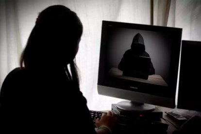 El sujeto ofertaba las fotos de la menor de edad a través de redes sociales.