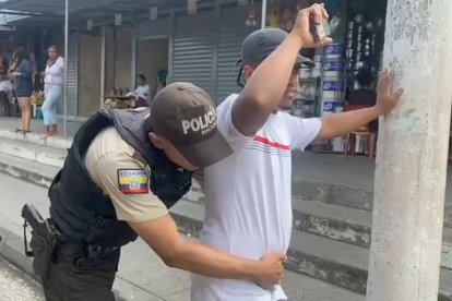 Los agentes realizan los operativos dentro y fuera de las zonas comerciales, como por ejemplo en mercados.