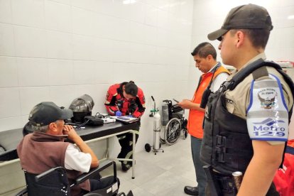 El hombre fue atendido por el Cuerpo de Bomberos.