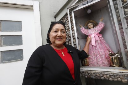 Sonia Ramos colocó en una esquina de su propiedad una representación del Divino Niño Jesús.
