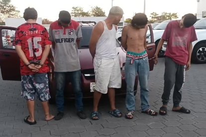 Los delincuentes se movilizaban en un automóvil que también fue retenido. Uno de los criminales tiene antecendente por tráfico de drogas.
