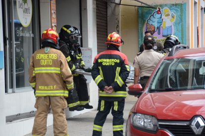 El lugar fue cercado mientras sacaban el cadáver del restaurante.