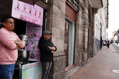 Los dueños de negocios esperaban vender algo antes del cierre total.