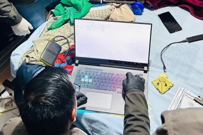 Los agentes revisaron los equipos en los que se habría procesado dicho material.