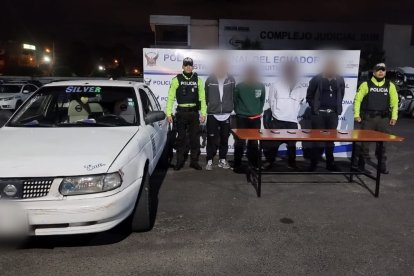 Los sospechosos fueron detenidos por agentes del distrito Quitumbre, luego de una persecución  y llevados a audiencia, donde fueron procesados por robo.