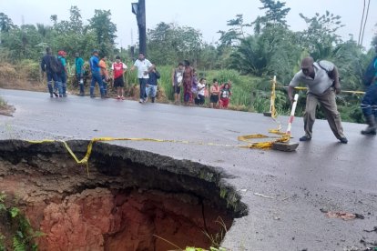 Se registró un socavón en Esmeraldas.