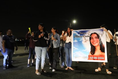 Moradores claman por justicia y por un puente.