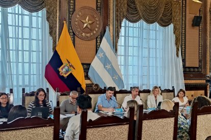 En el Municipio de Guayaquil se debatió el aumento de los pasajes urbanos.