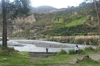 El primer cadáver fue hallado a seis kilómetros de donde los jóvenes solían pescar.