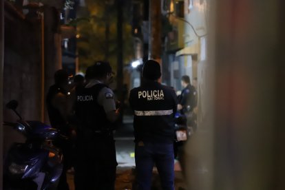 La Policía llegó al lugar a realizar las investigaciones pertinentes.