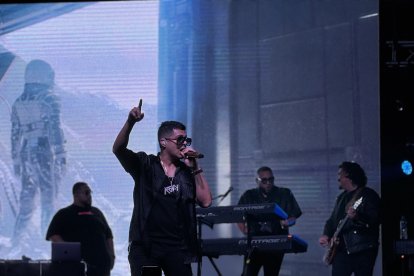 En el concierto también estuvo presente el dúo puertorriqueño R.K.M. y Ken-Y.