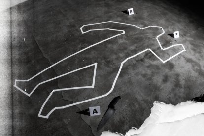 Agentes de la Policía Nacional acudieron al sitio del suceso e inspeccionaron la escena del crimen.