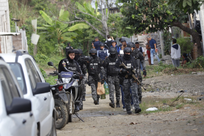 La Policía intervino varios inmuebles del sector.