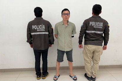 la Unidad Nacional de Detención de Personas de Alta Peligrosidad Requeridas por la Ley ejecutó la detención del asiático.