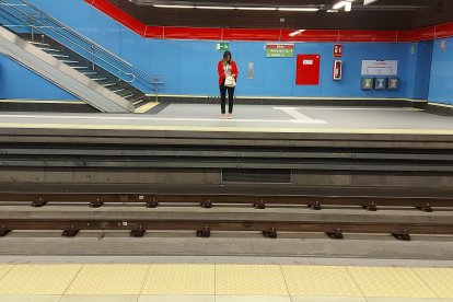 Los usuarios fueron evacuados de los trenes y las estaciones.