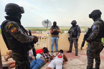 Es Esmeraldas retuvieron a tres mujeres por actos delincuenciales.