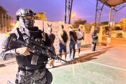 Cuatro ciudadanos extranjeros fueron detenidos.