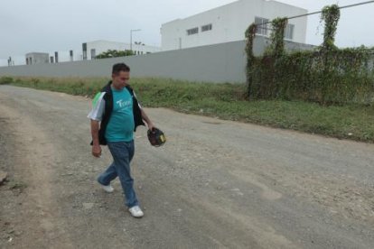 Se inauguró un parque y las calles siguen polvorientas.