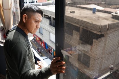 El sargento asegura que su propia casa se ha convertido en una cárcel. No puede salir por el miedo de que le pase algo.