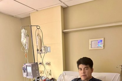 Gerardo Morán en la clínica donde se está recuperando su salud.