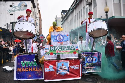 Treinta y nueve instituciones educativas rindieron homenaje a Machala