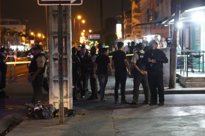 Los policías llegaron al sitio para recabar indicios.