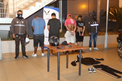 Los sospechosos fueron detenidos por la Policía Nacional.