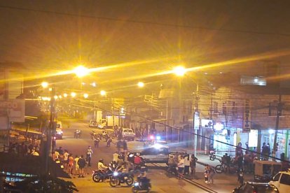 El cuerpo de la víctima quedó al interior del carro.