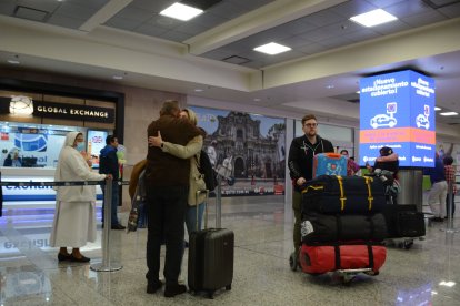 Las mujeres pretendían viajar a El Salvador junto a sus hijos.