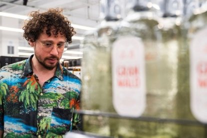 Luisito Comunica está en Ecuador en compañía de su esposa.