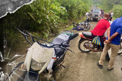 Tendidos en el camino hallaron a Juan Barreiro Mesías y su niño.