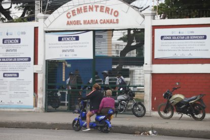Así luce la mañana de este jueves el cementerio Ángel María Canals