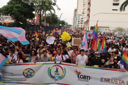 DESFILE GAY EN LA 9 DE OCTUBRE 2 DER JULIO DEL 2022