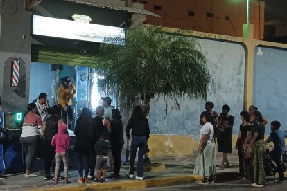 El hecho se produjo en el interior de la barbería del artista.