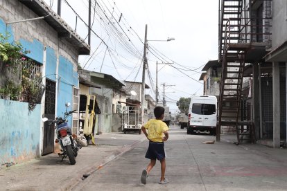El sitio del crimen de un menor de edad, en el Guasmo sur.