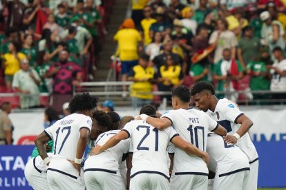 Lo que comenzó con un abrazo al final estuvo cerca de terminar en los puños.