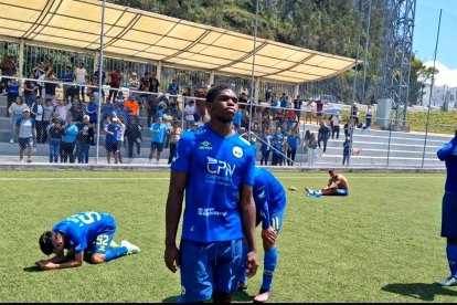 El lamento de jugadores de Espoli tras conocer que estaban eliminados.