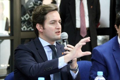 Esteban Torres, viceministro de Gobierno, durante reunión con transportistas.
