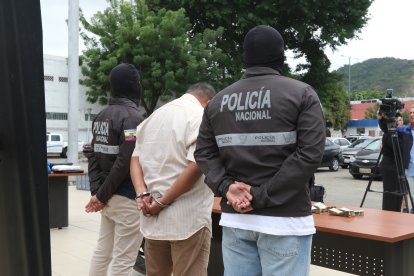 El hombre fue detenido como sospechoso del delito de robo.