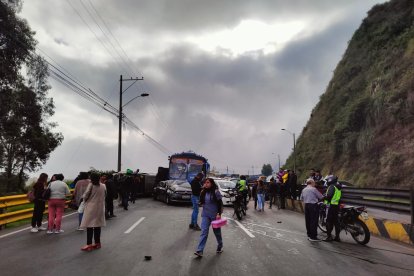 El hecho involucró vehículos pequeños, una moto y un bus.