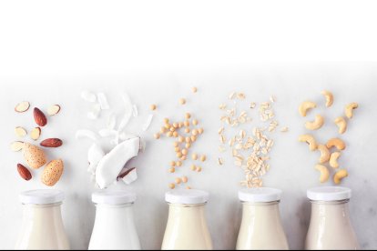 Puede hacer las leches vegetales con una gran variedad de cereales, frutos secos o semillas.